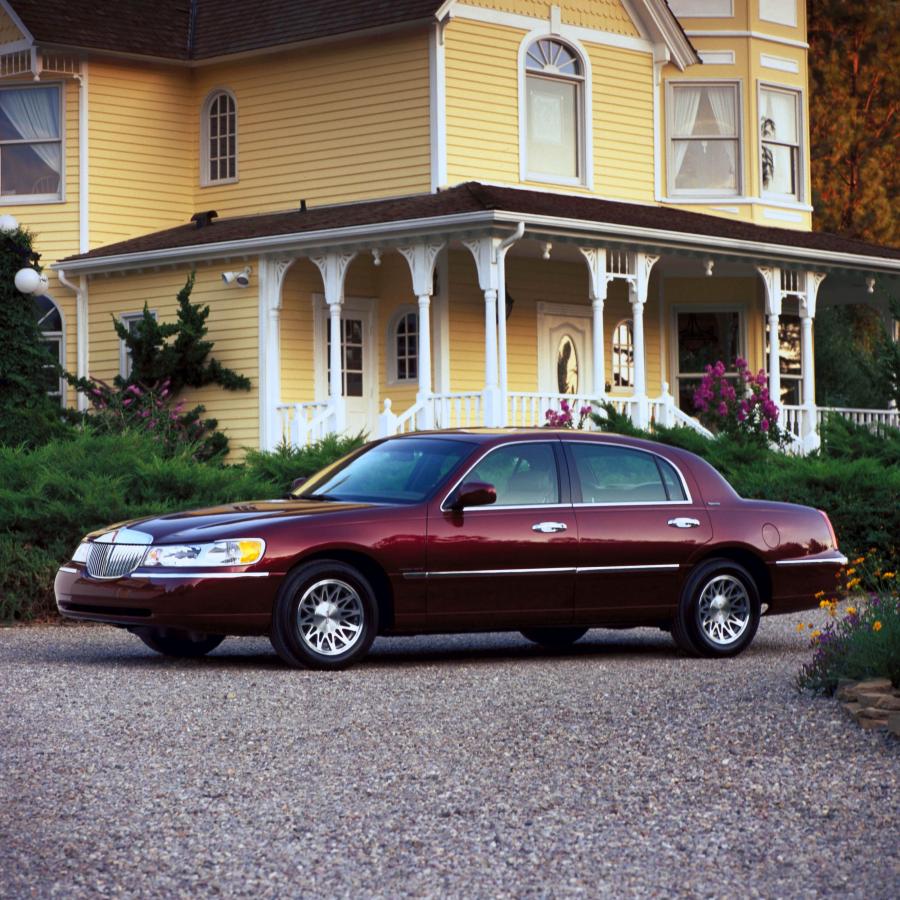  Lincoln Town Car 1998 года  (фото 61 из 77)